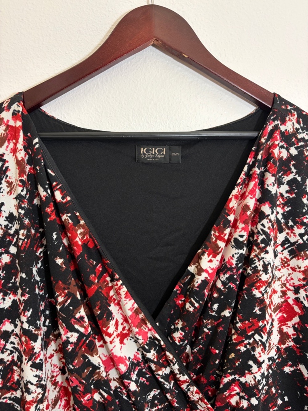IGIGI Red Black White Abstract Print Wrap Dress - Picture 2 of 11